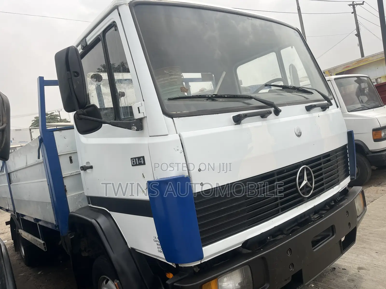 Mercedes-Benz 814 Bucket