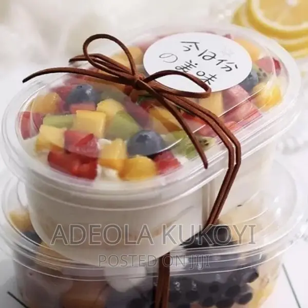 A Pack of 1000pcs of 480ml Rectangular Parfait Bowl