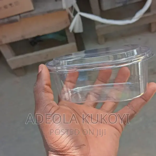 A Pack of 1000pcs of 480ml Rectangular Parfait Bowl