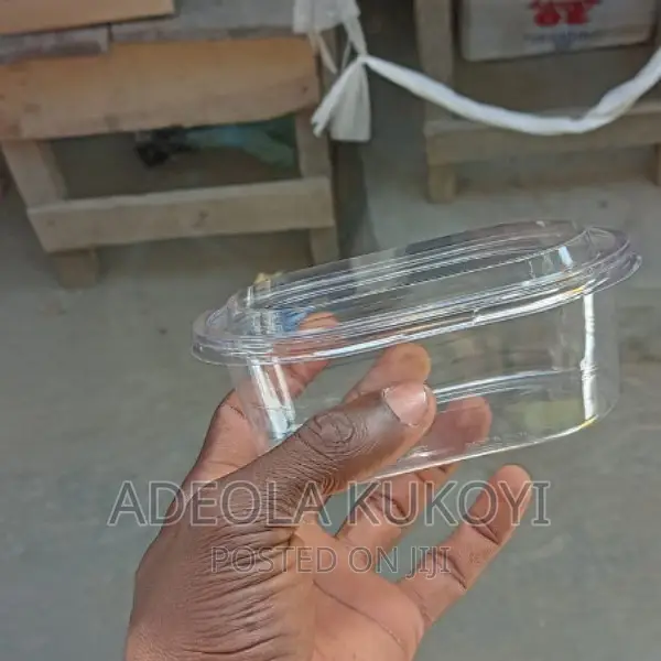 A Pack of 1000pcs of 480ml Rectangular Parfait Bowl