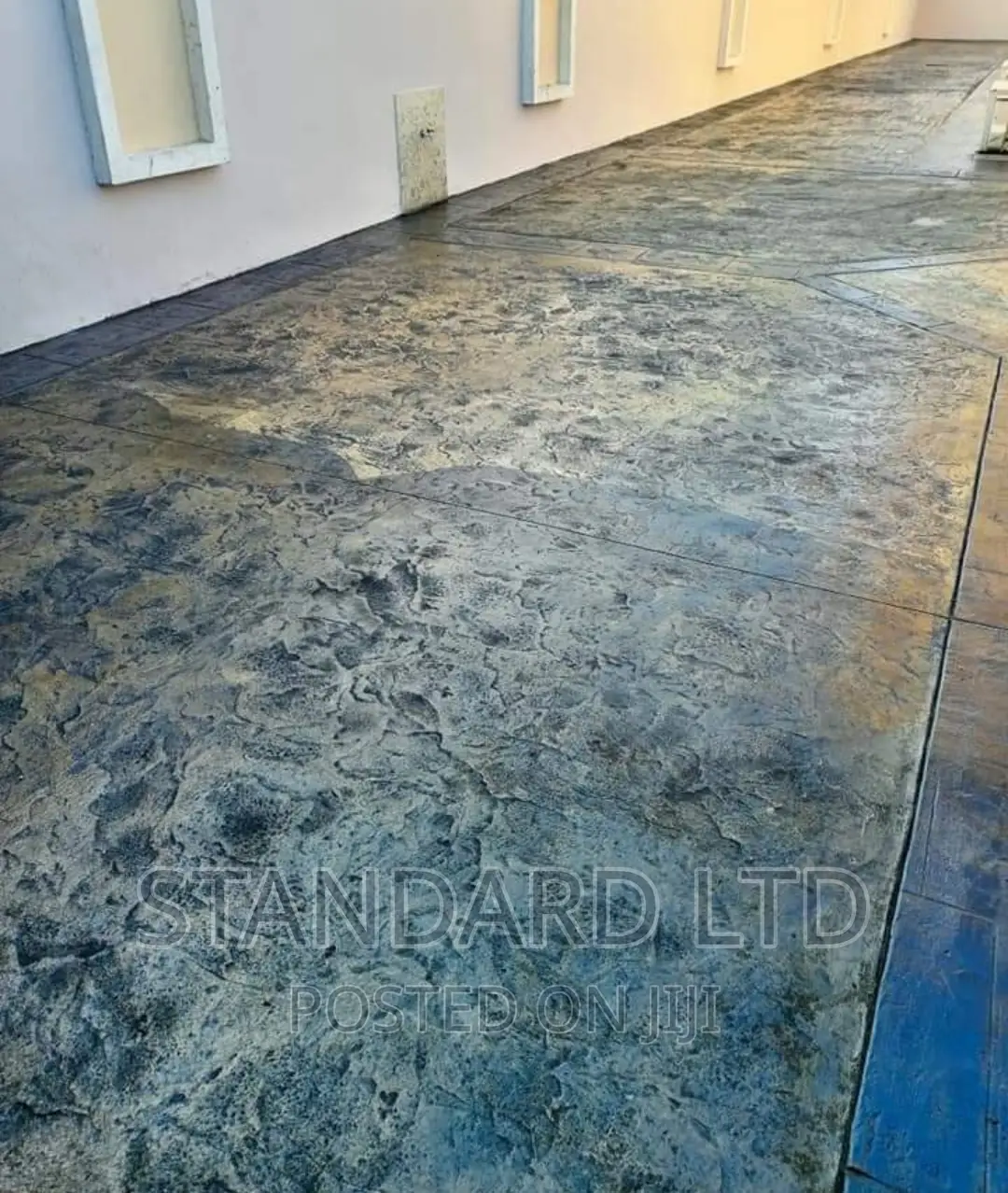 Modern Outdoor Floor Incrate Floor