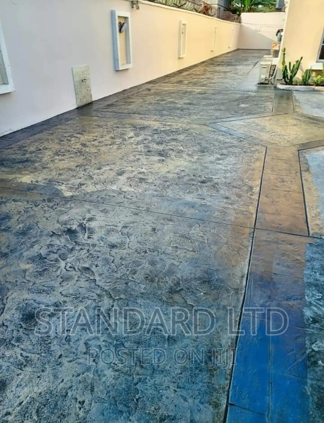 Modern Outdoor Floor Incrate Floor