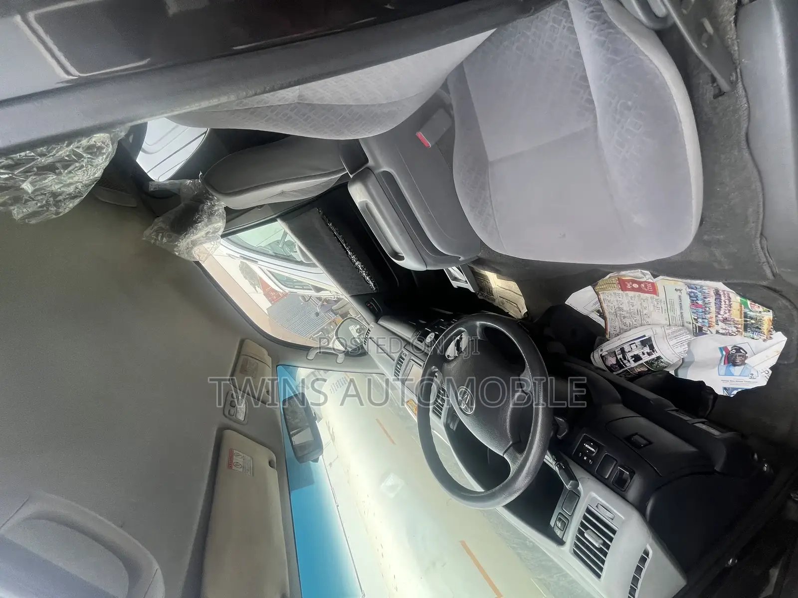 Toyota HiAce 2014 Black