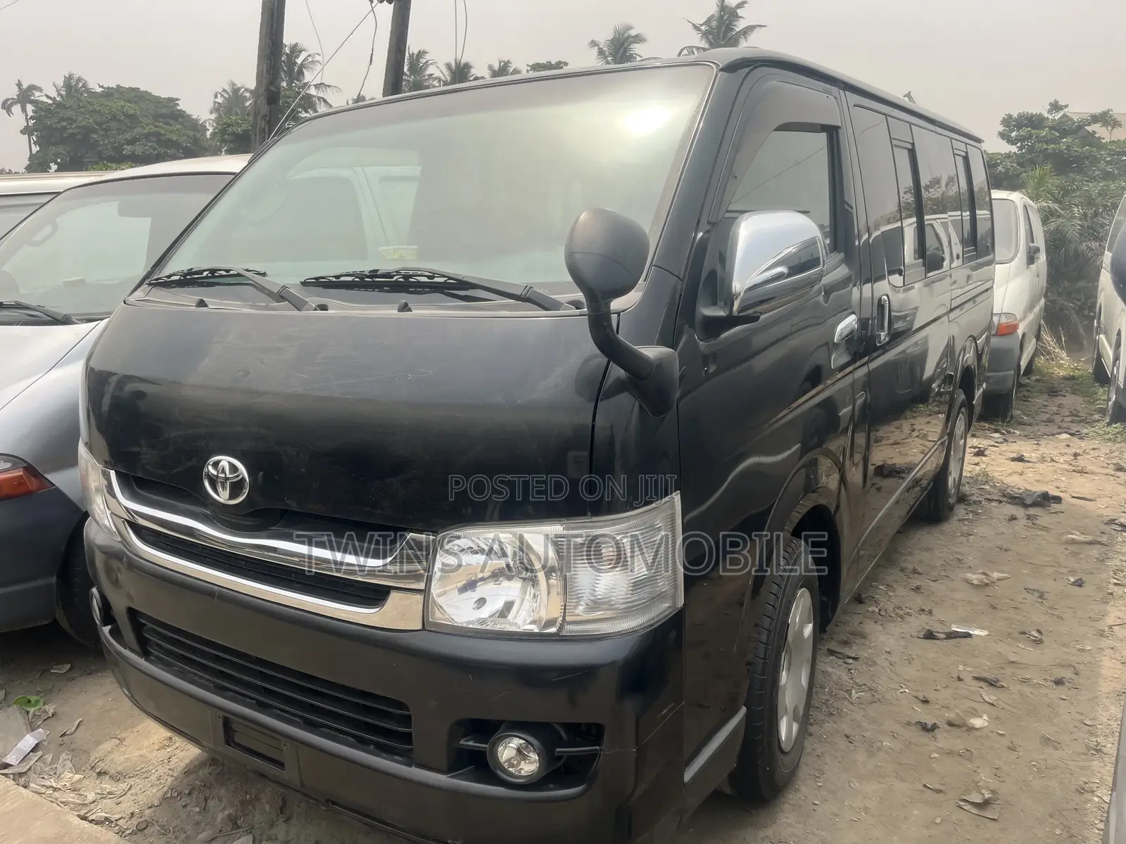 Toyota HiAce 2014 Black