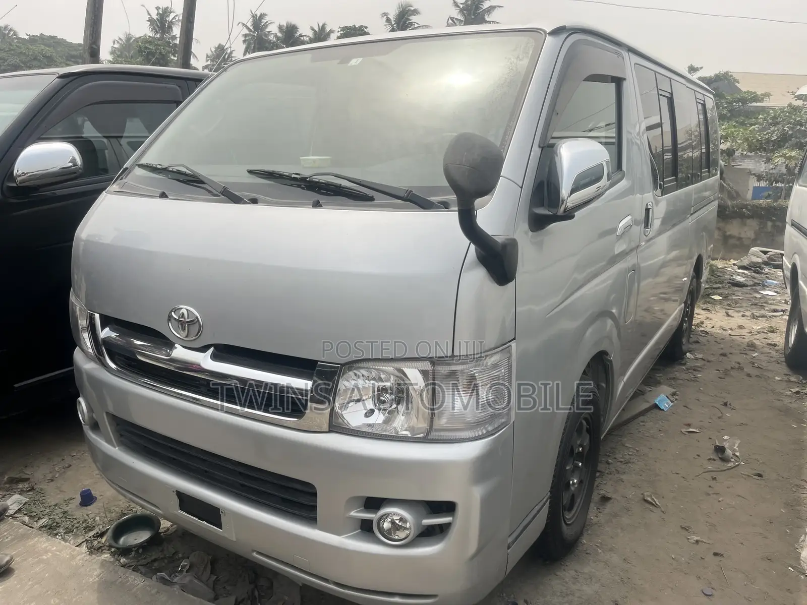 Toyota HiAce 2011 Silver