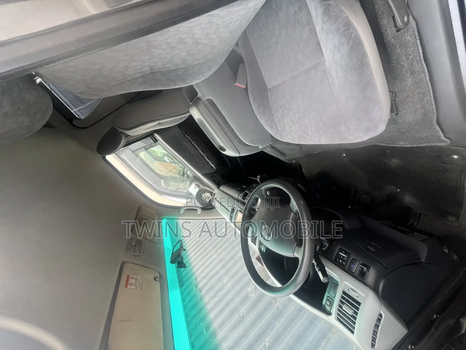 Toyota HiAce 2013 Black