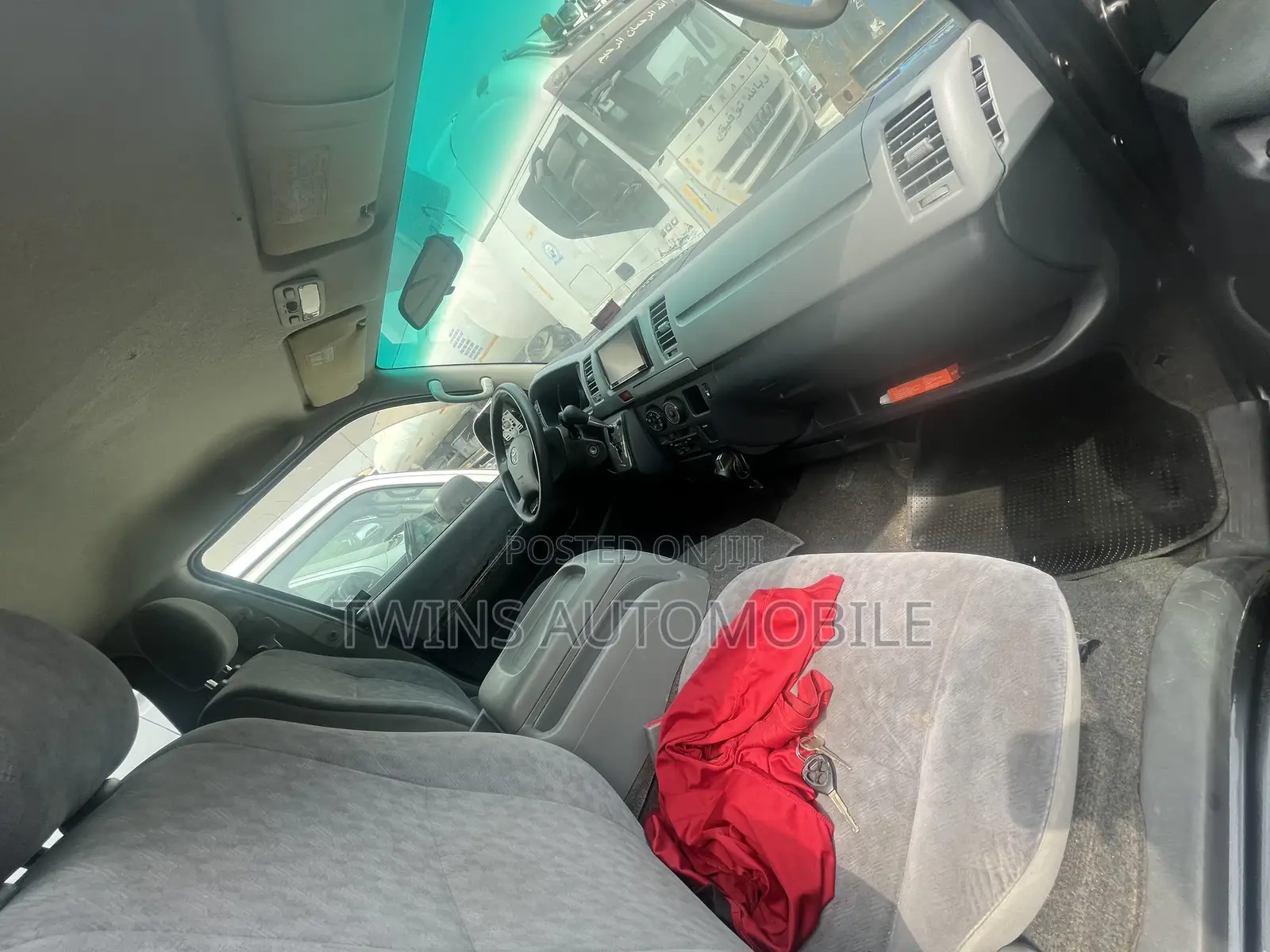 Toyota HiAce 2013 Black