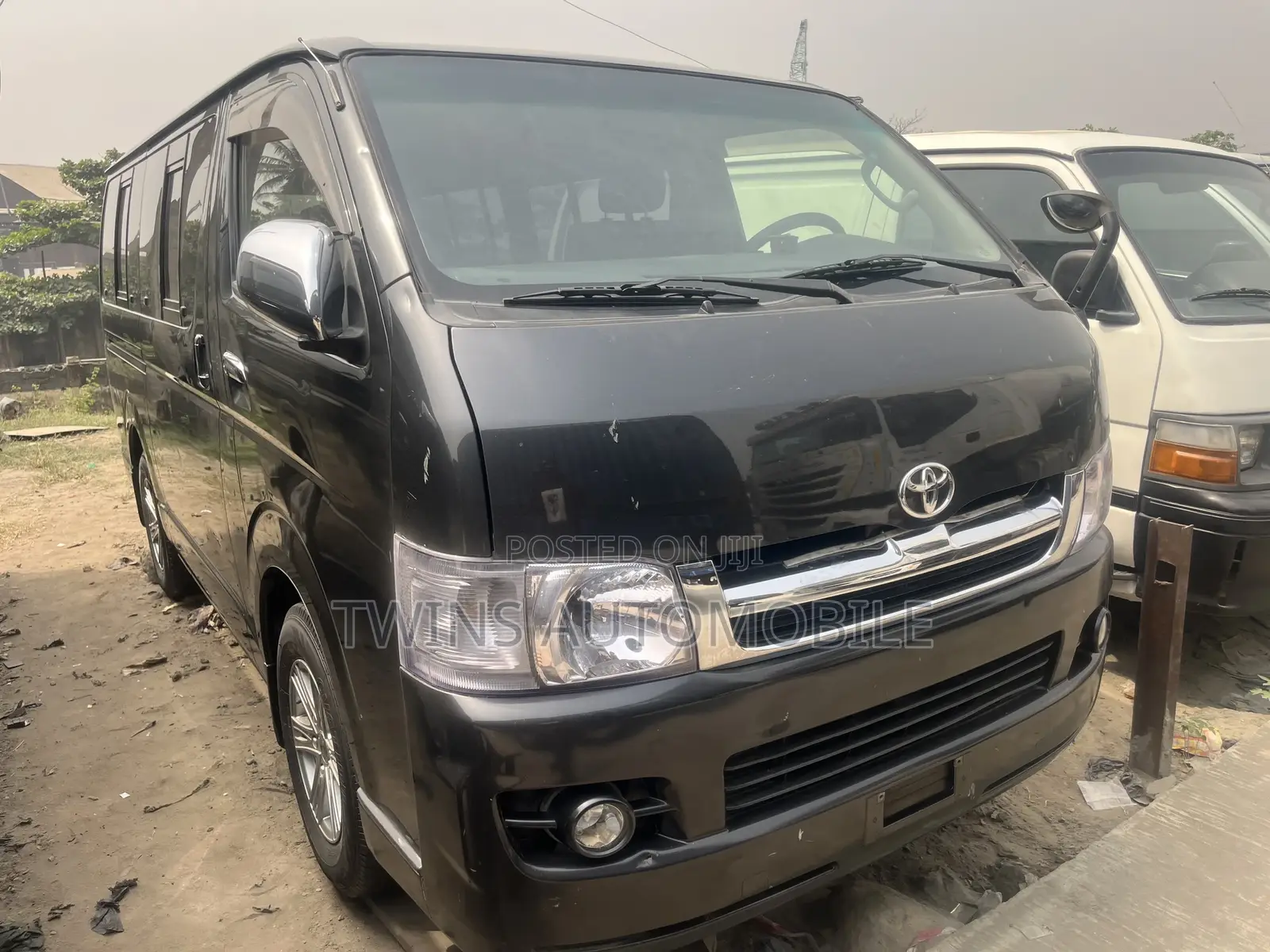 Toyota HiAce 2013 Black