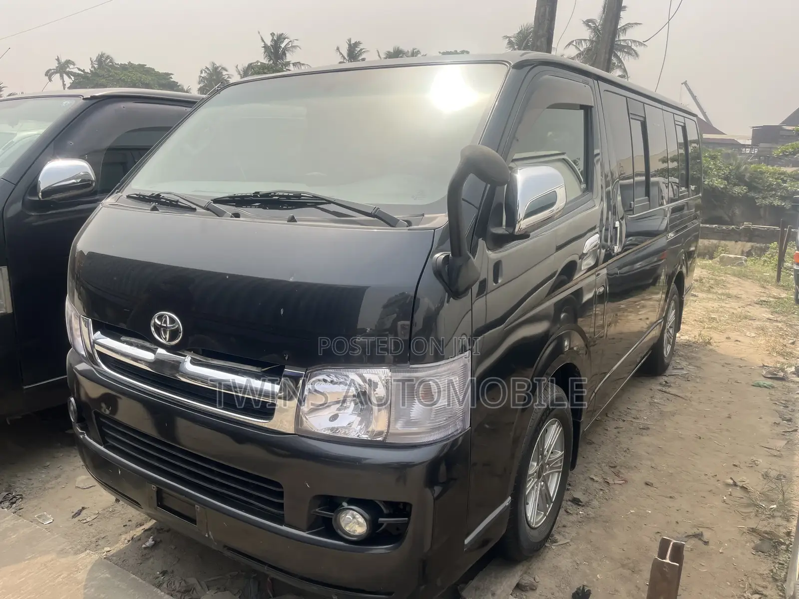 Toyota HiAce 2013 Black