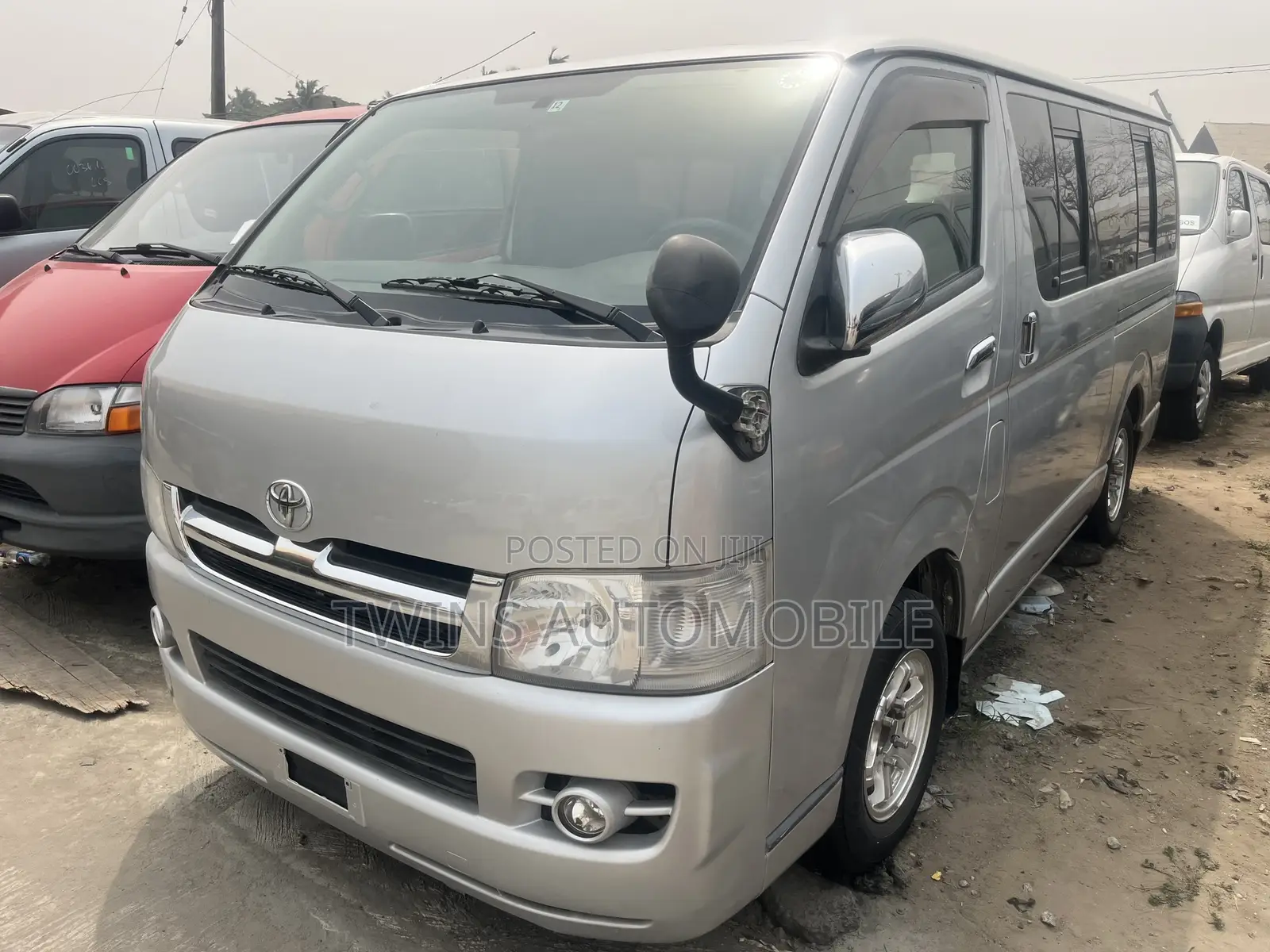 Toyota HiAce 2013 Silver