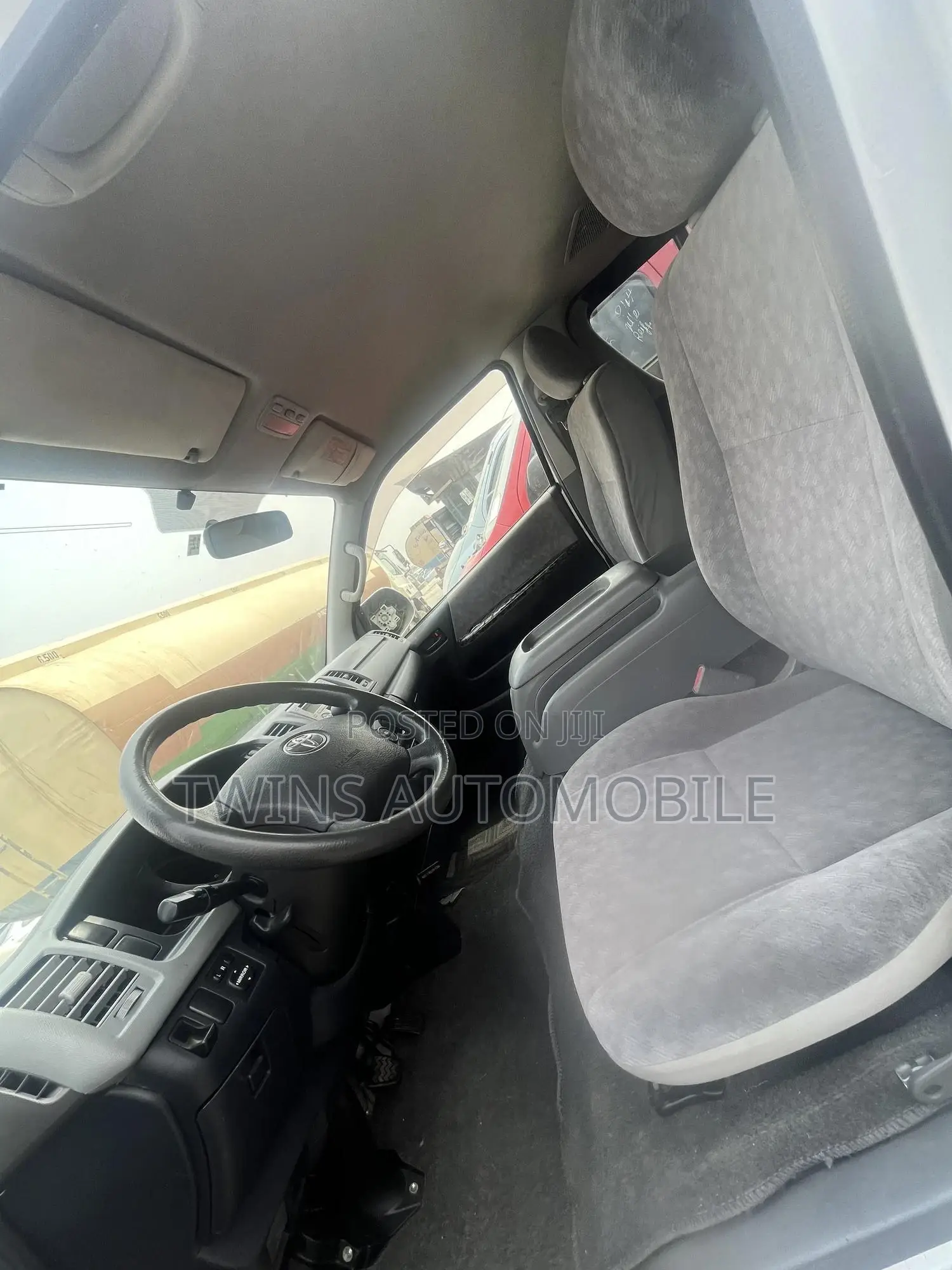 Toyota HiAce 2013 Silver