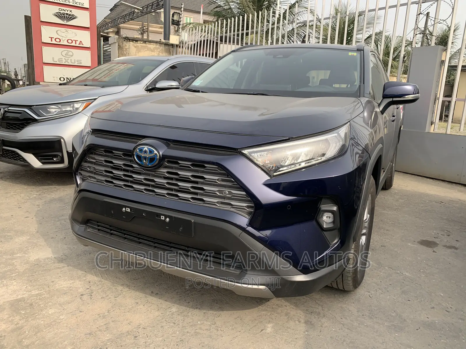Toyota RAV4 XLE Premium 2022 Matt Black