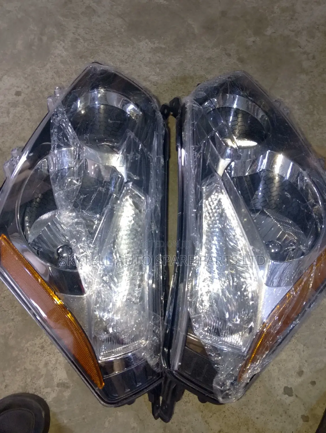 Set of Head Light for Pontiac Vibe 2010 Model