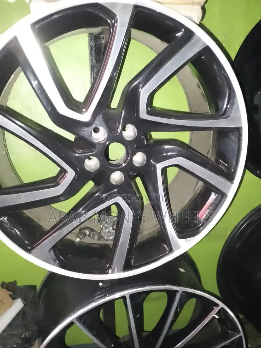 Hi Powerd Chrysler Wheels
