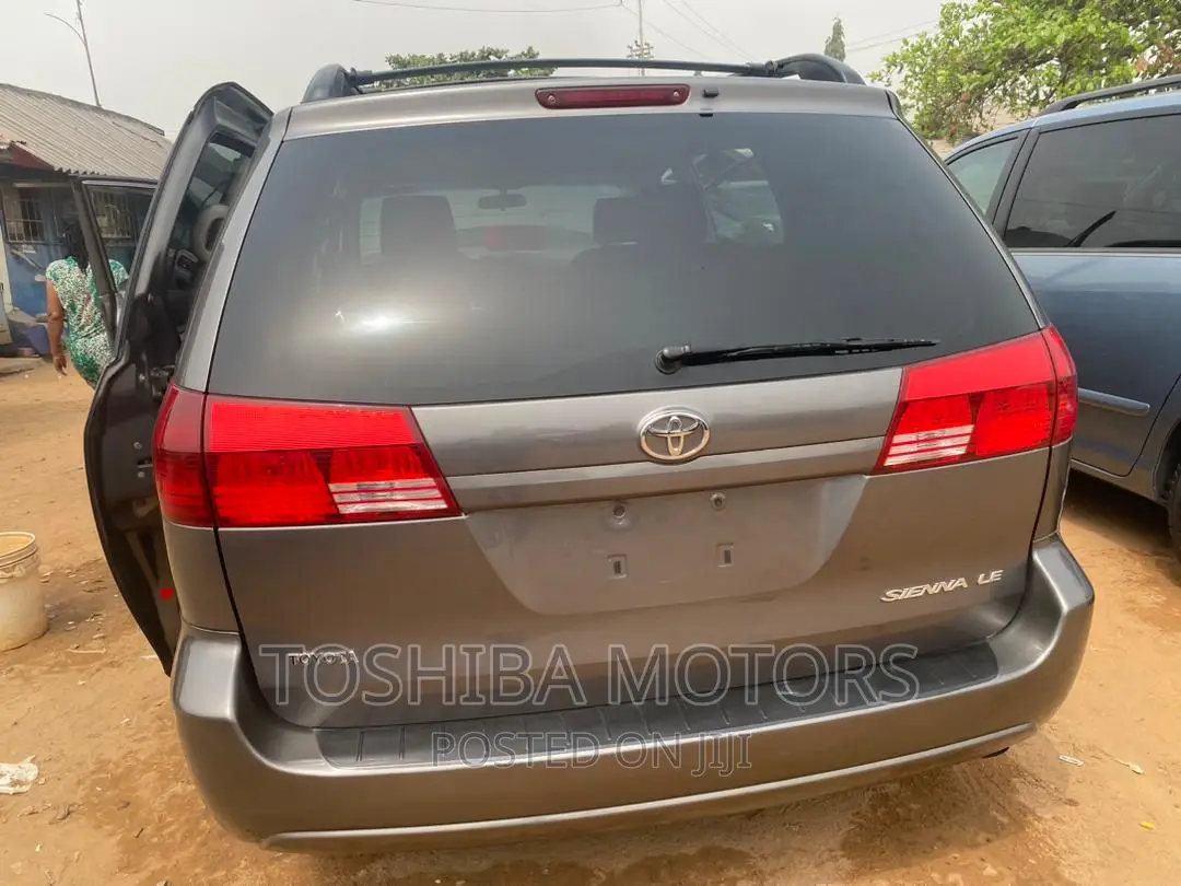 Toyota Sienna LE AWD 2005 Gray