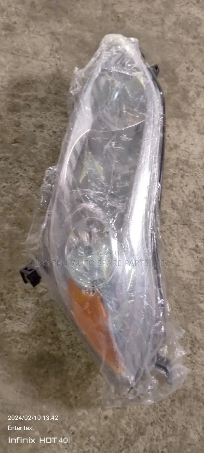 Complete Set of Head Lamp for Toyota Matrix 2009