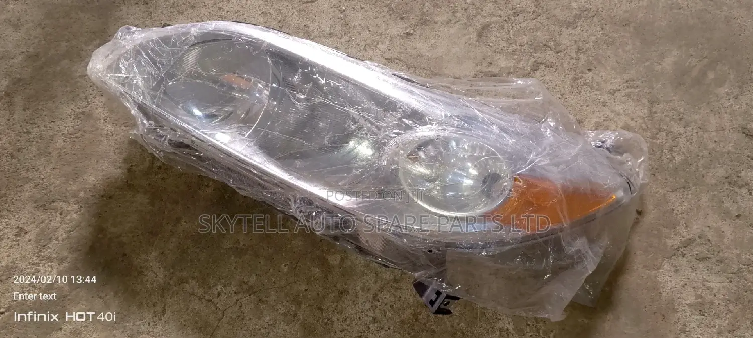 Complete Set of Head Lamp for Toyota Matrix 2009
