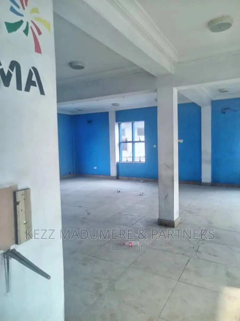 To Let: Spacious Hall at New Gra