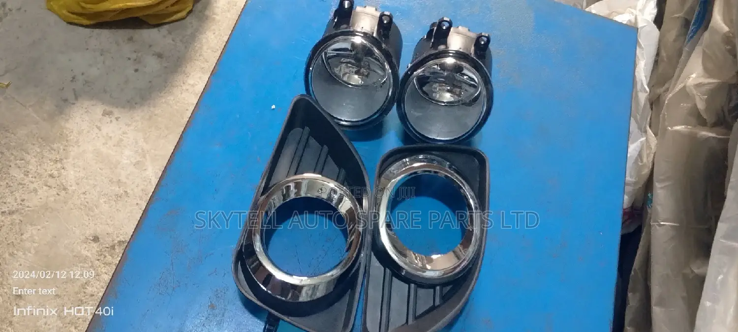 Set of Fog Lamp and Chrome for Toyota Camry 2010
