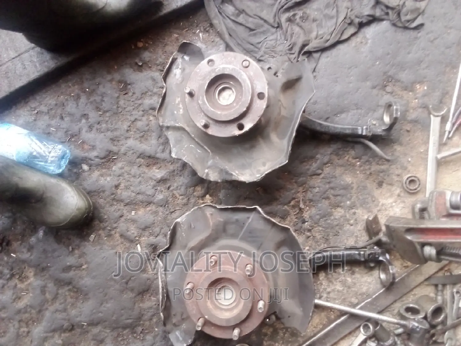 Front Hub Toyota Sequoia Old Model