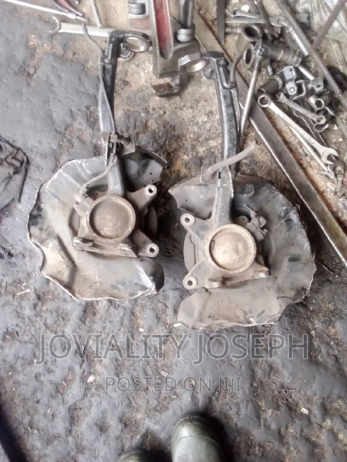 Front Hub Toyota Sequoia Old Model