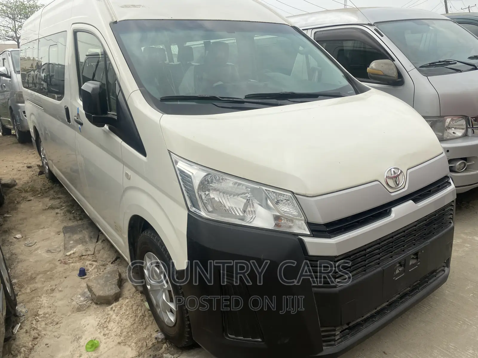 Toyota HiAce 2019 White