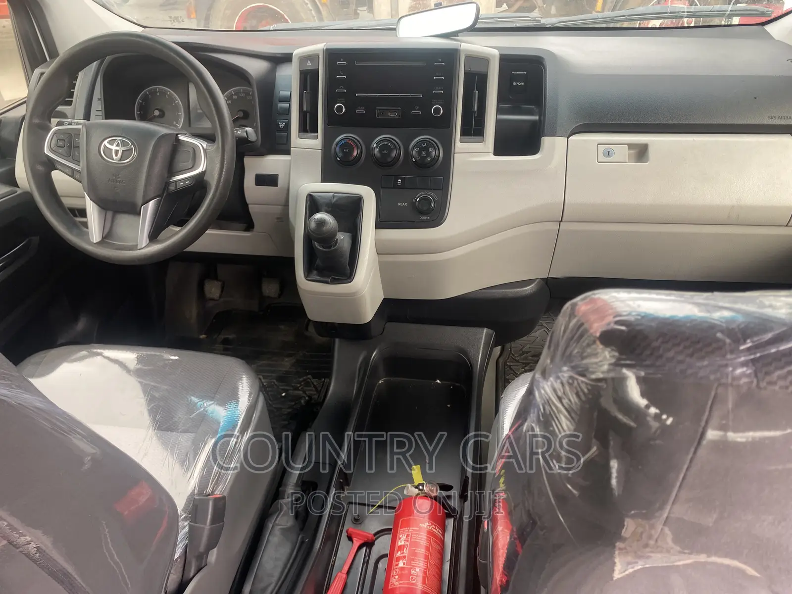 Toyota HiAce 2019 White