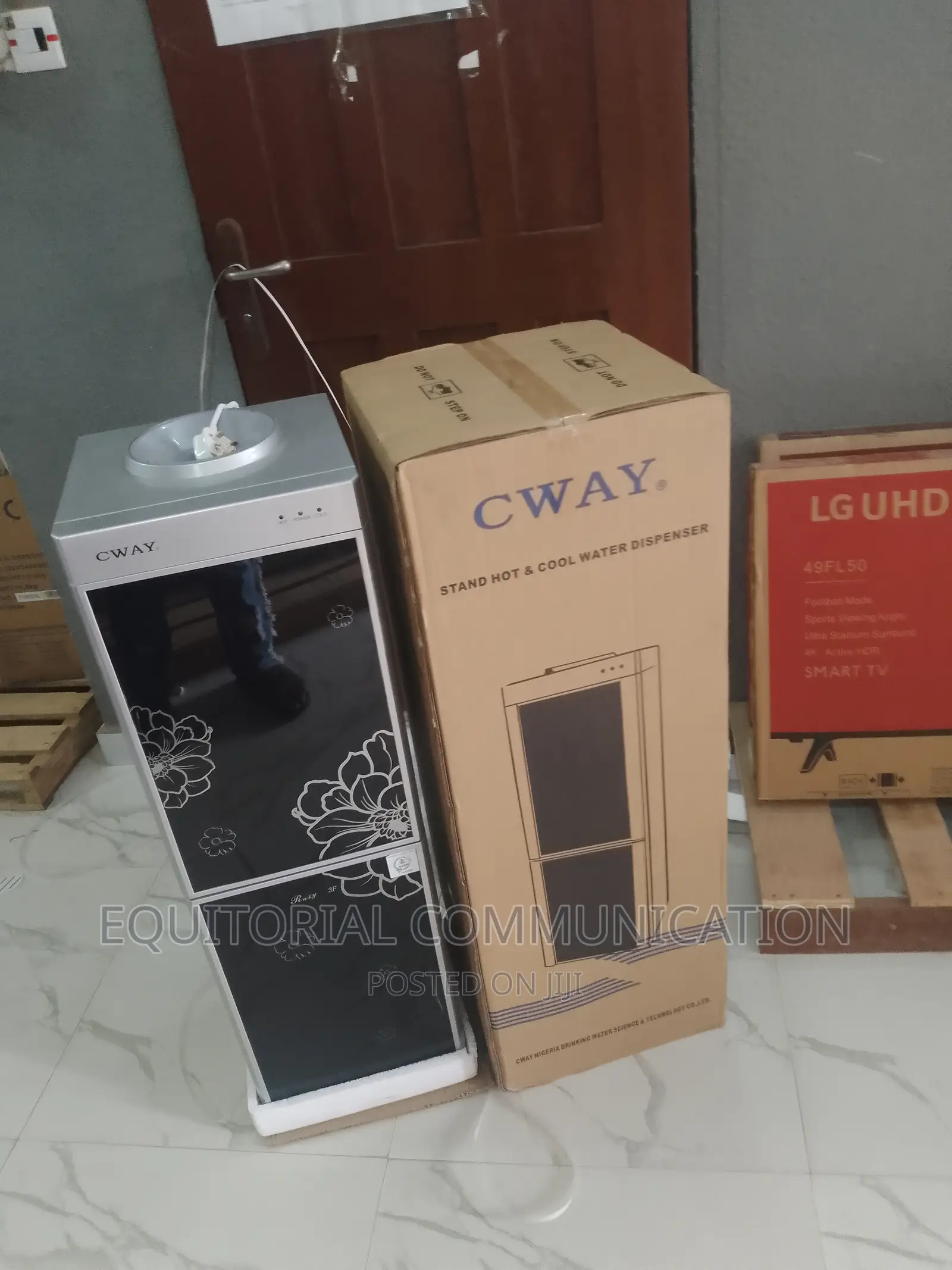 Water Dispenser Cway Is Avalible Hot and Cold