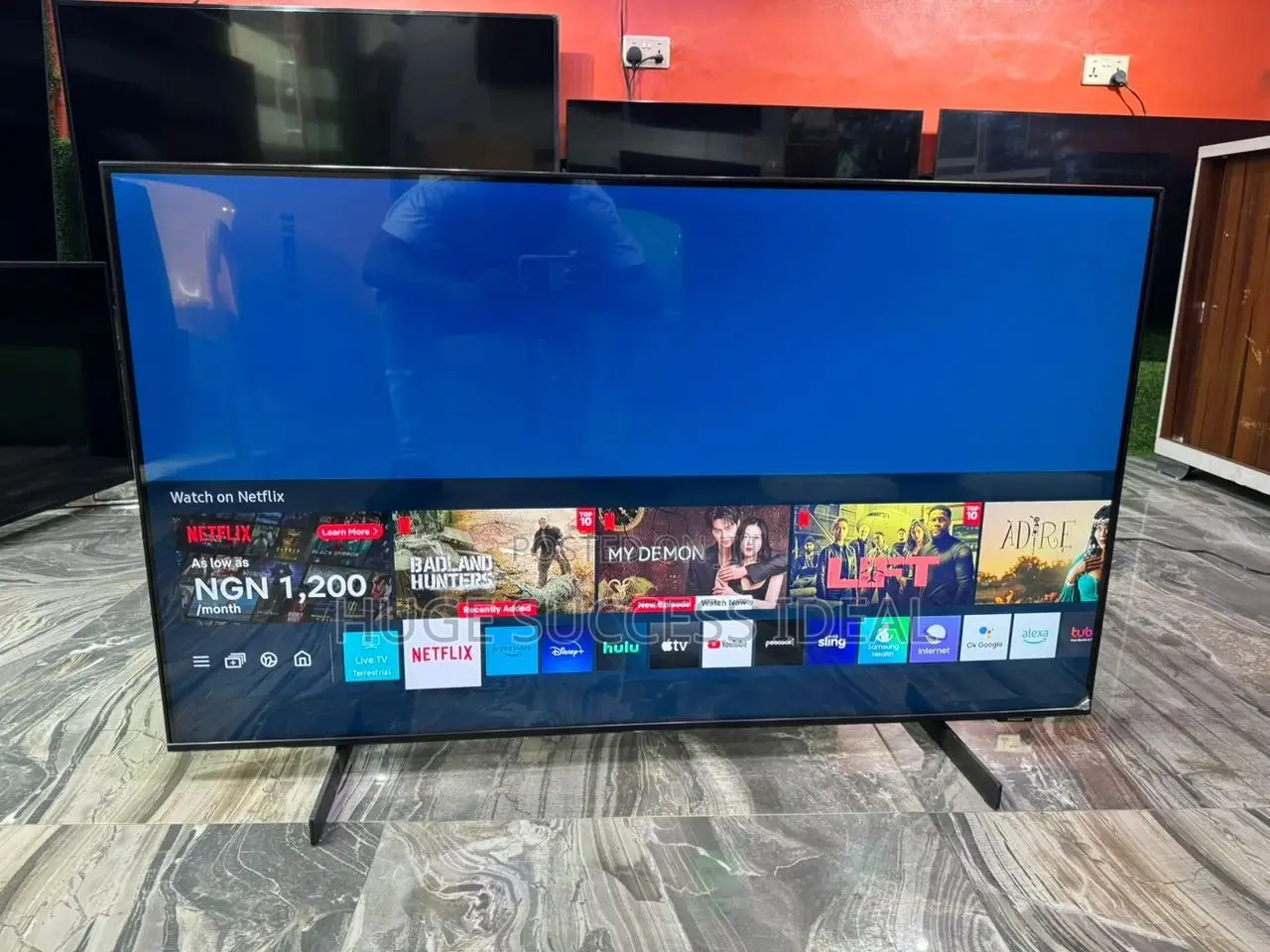 SAMSUNG 50" Smart Ultra HD HDR QLED TV With Bixby, Alexa