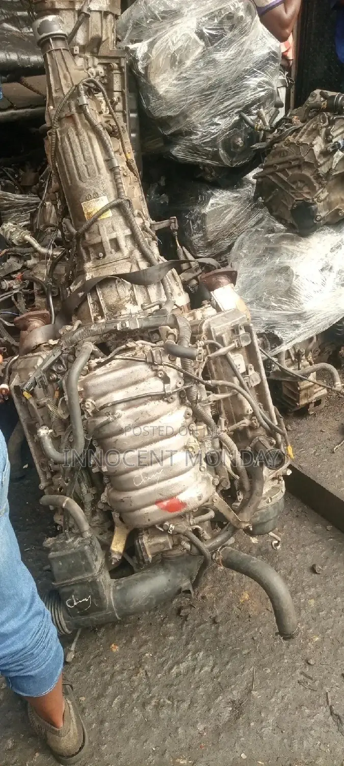 Toyota Sequoia Engine V8 2uz.