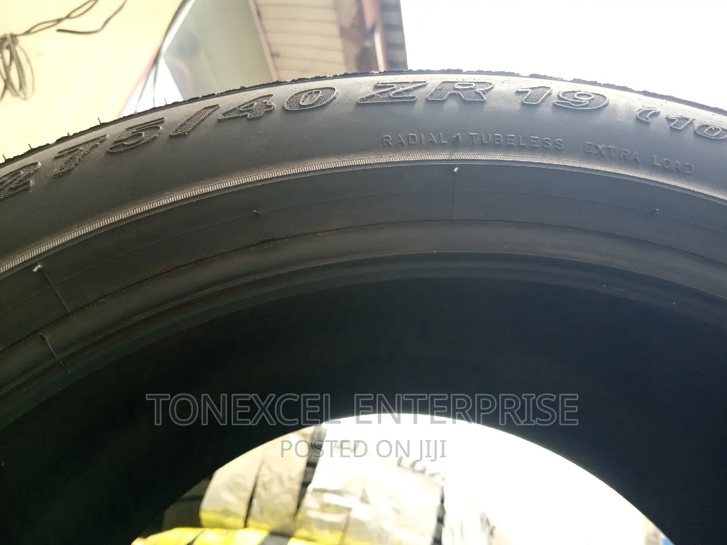 Pirelli 275/40/19 Made in Italy . 18months Warranty
