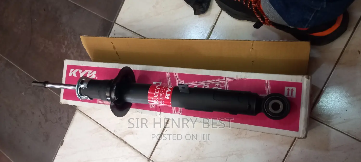 Front Shocks Absorbers Kyb Without Sensor Lexus Gs 350 .2006/2013