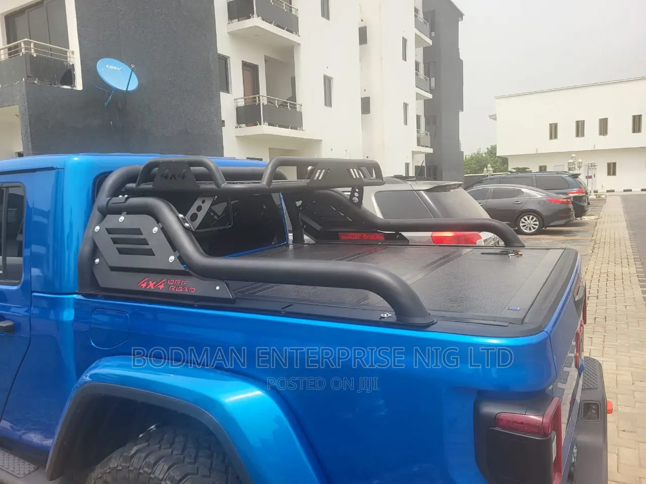 Wrangler Rolling Boot Cover With Rugged Spoiler :