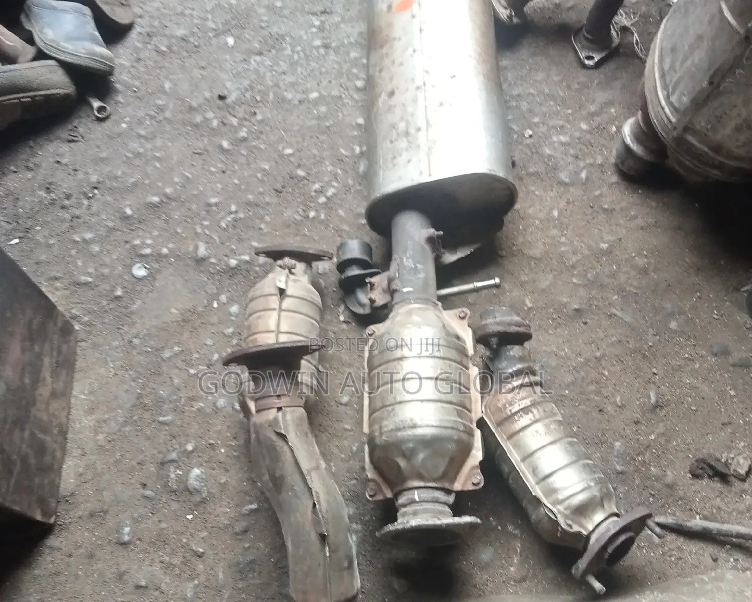 Complete Exhaust Port and Catalyst Highlander 2003 Model