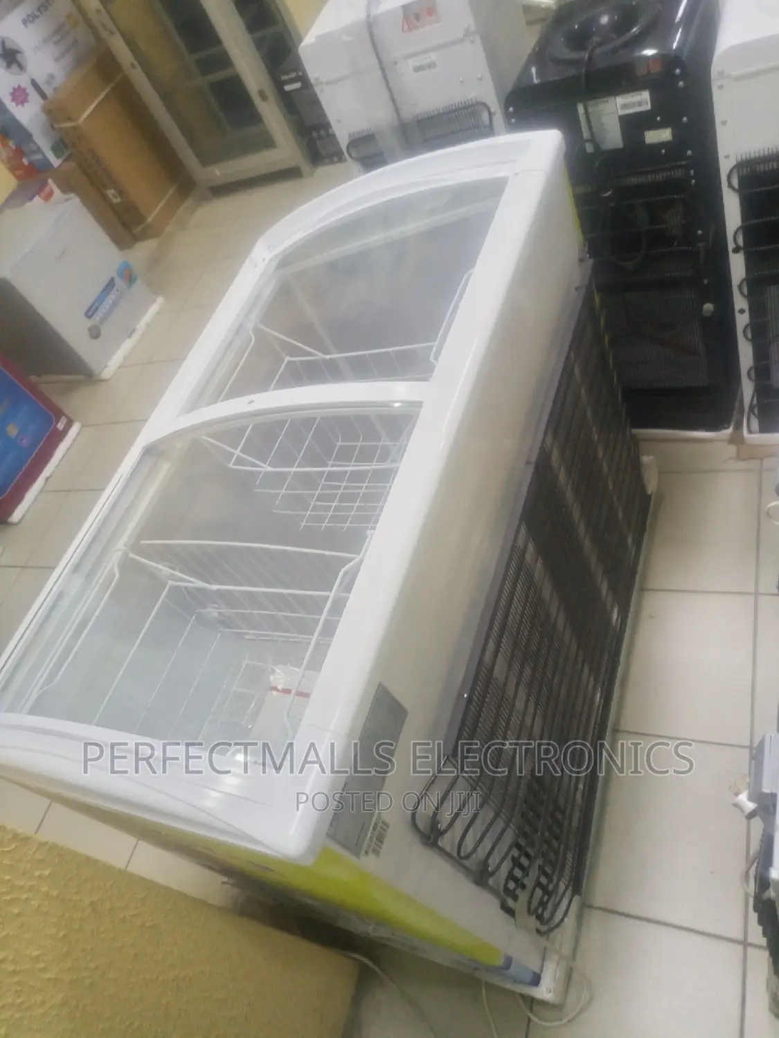 226L Showcase Freezer Pv-Scs303