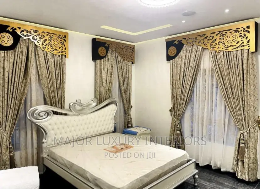 Higher Grade Turkey Curtains With Royal Board