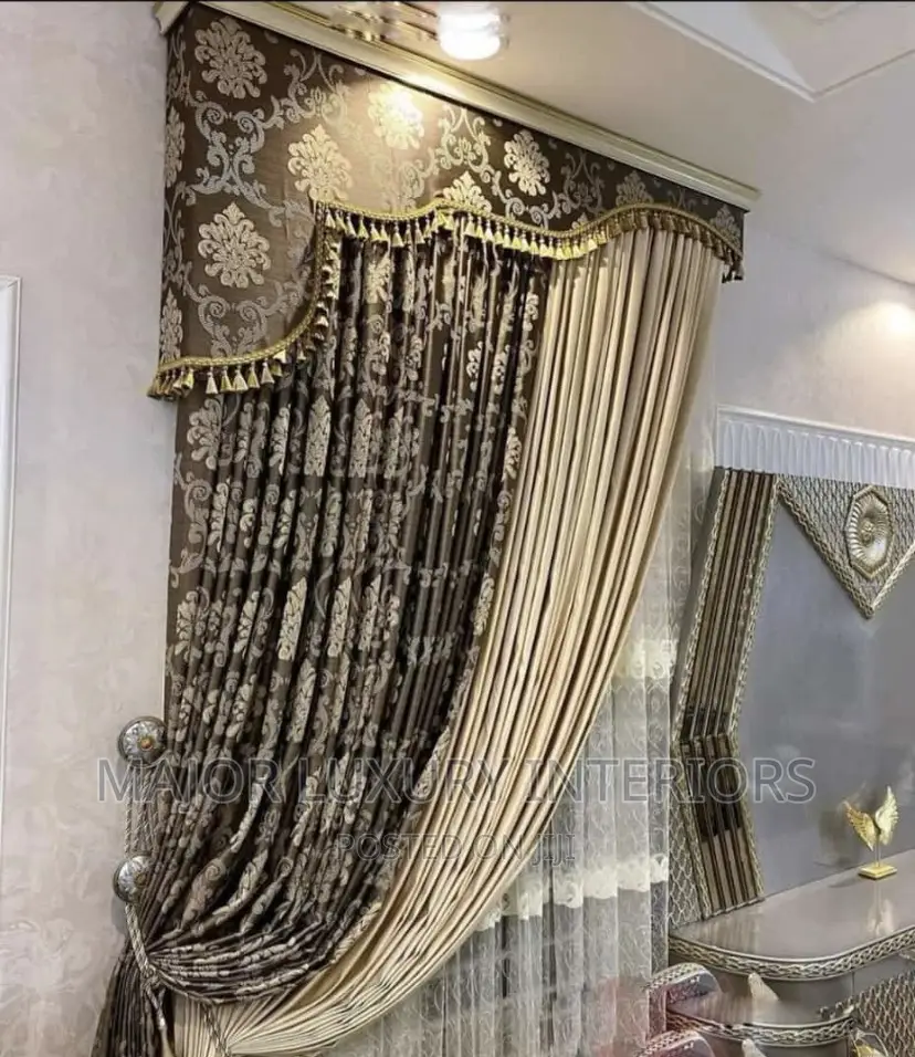 Higher Grade Turkey Curtains With Royal Board