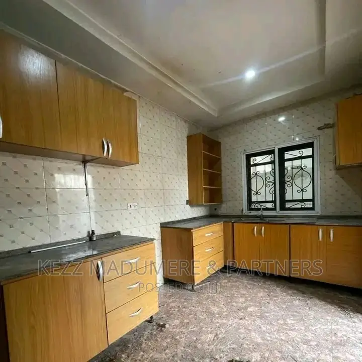4bdrm Duplex in Off Sars Road, Port for sale