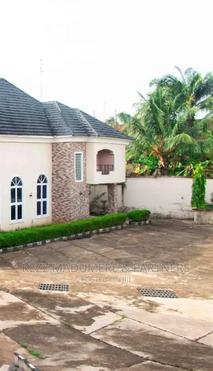 20bdrm Duplex in Gra , Enugu , Enugu for sale