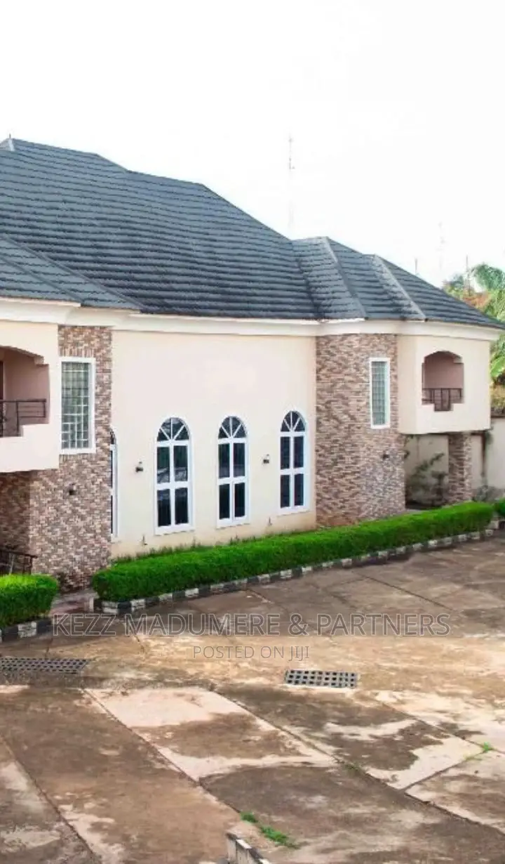 20bdrm Duplex in Gra , Enugu , Enugu for sale