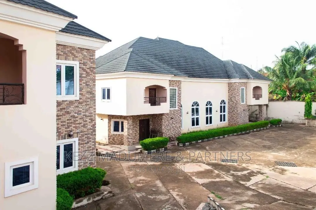 20bdrm Duplex in Gra , Enugu , Enugu for sale