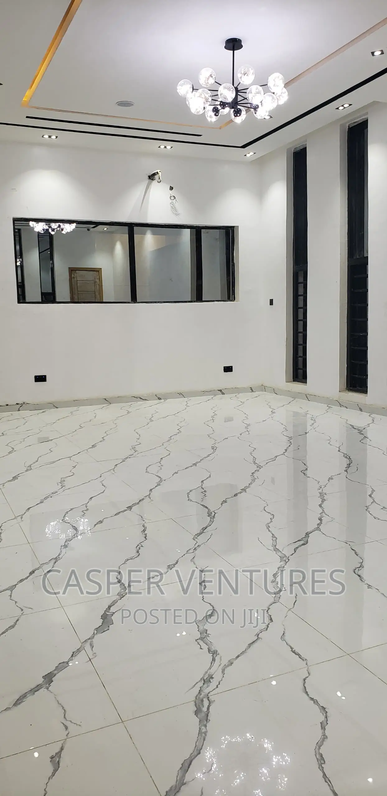 5bdrm Duplex in Chevron for sale