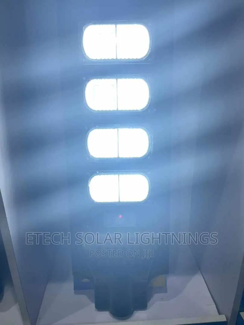 500 Wats 8 Eye Divided L E D All in One Solar Street Light