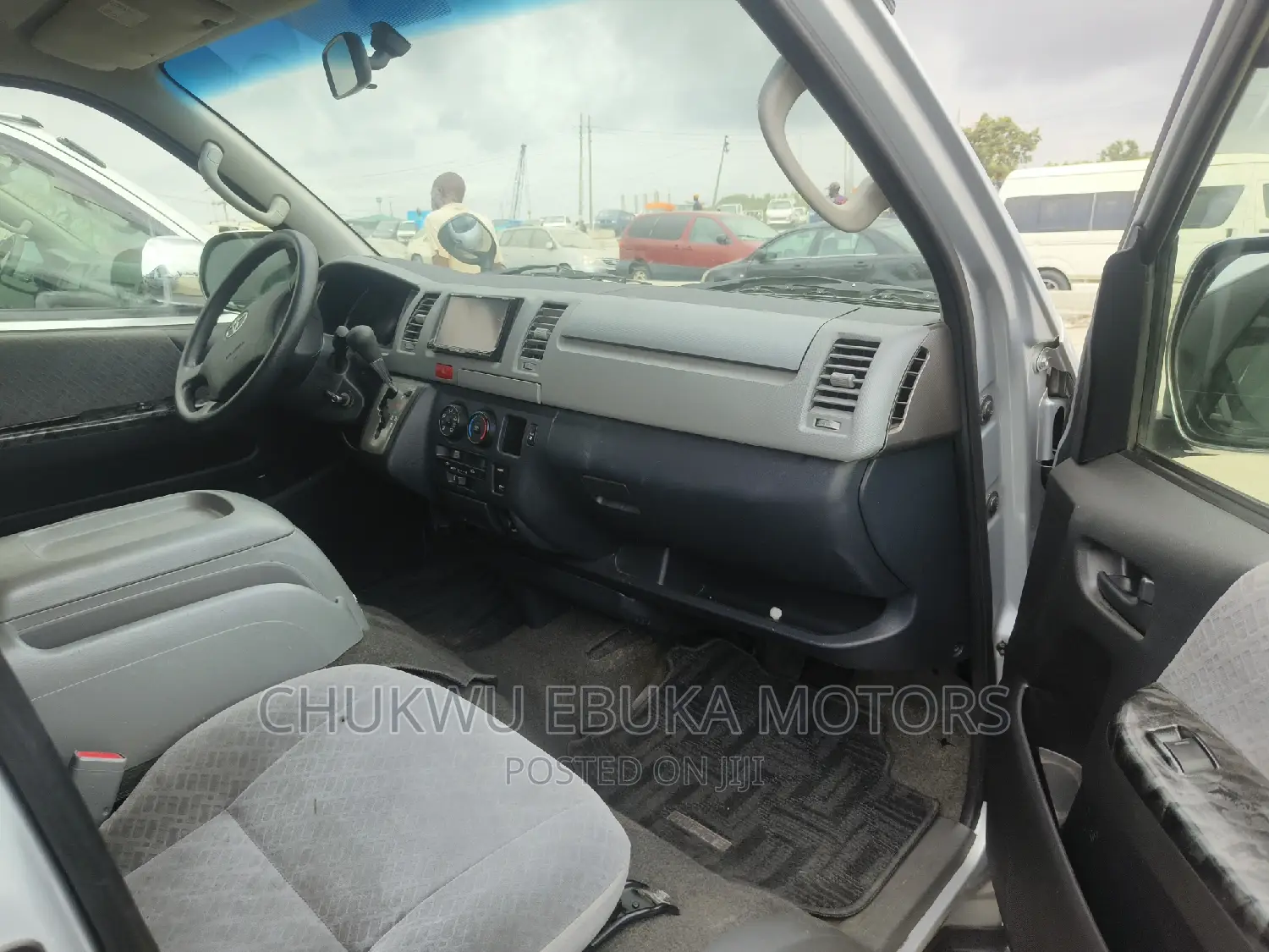 Toyota HiAce 2013 Silver