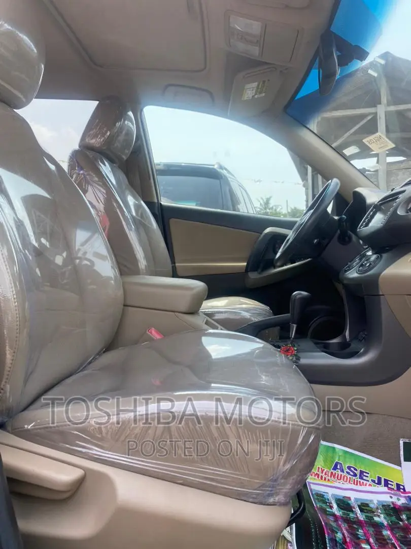 Toyota RAV4 3.5 Limited 4x4 2011 Gold
