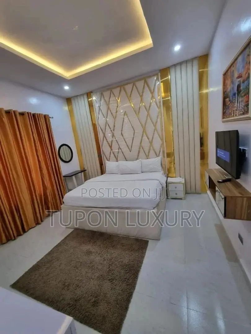 Luxury 1bedroom Apartment With Pool in Ikate