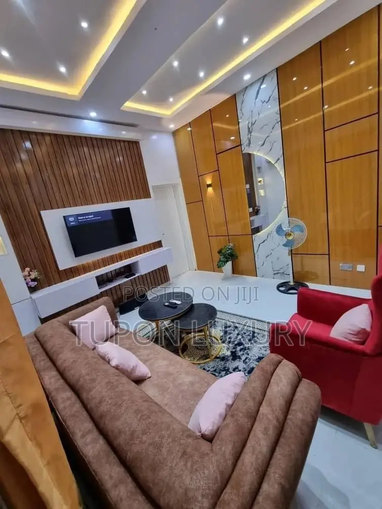 Luxury 1bedroom Apartment With Pool in Ikate