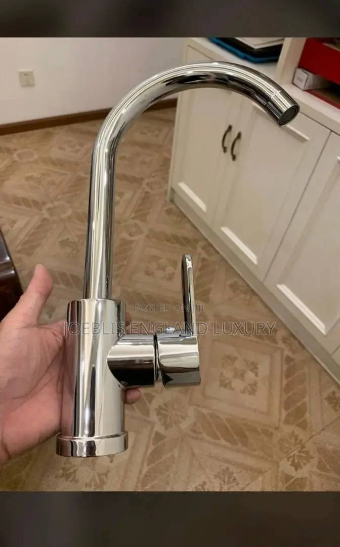 Chrome Sink Mixer With Rotatable Neck