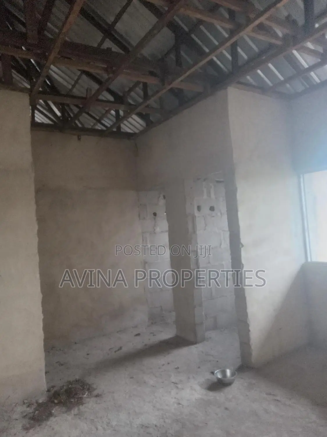 A Storey Building of 14 Room's to Converterble Flats 85%