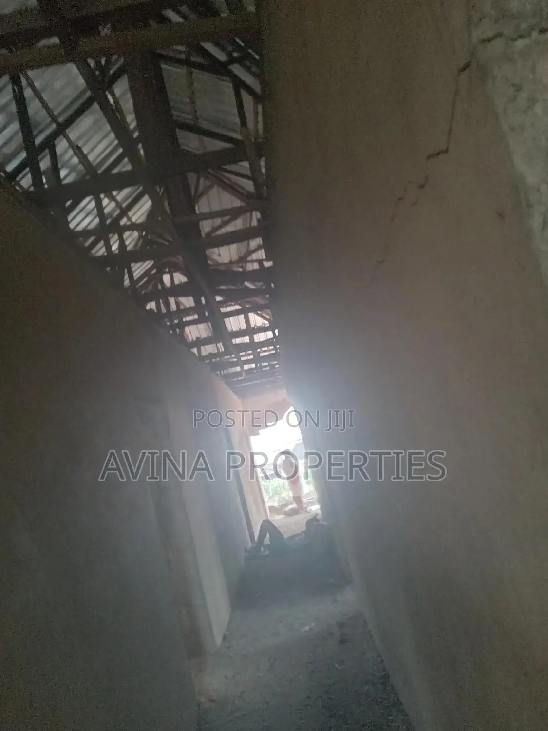 A Storey Building of 14 Room's to Converterble Flats 85%